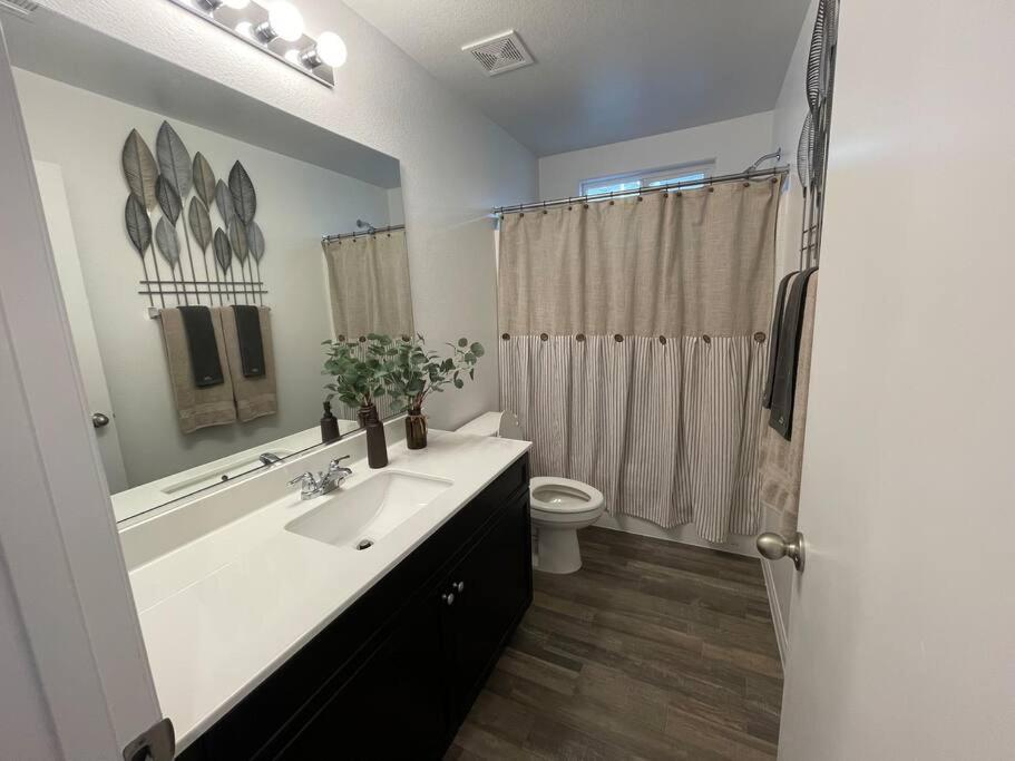 New,and Modern Home close to the strip 3