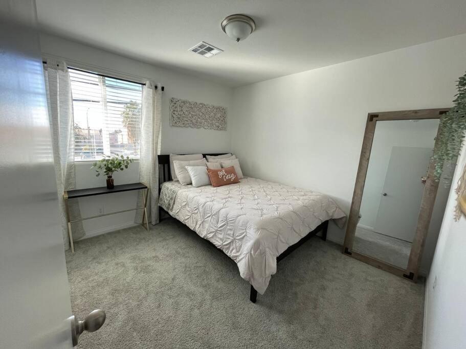 New,and Modern Home close to the strip 5