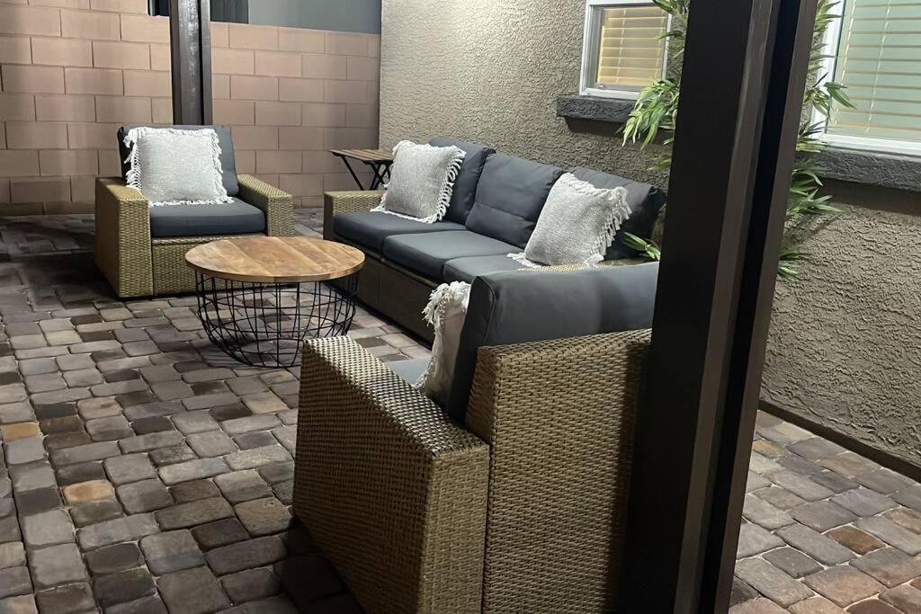 New,and Modern Home close to the strip 4