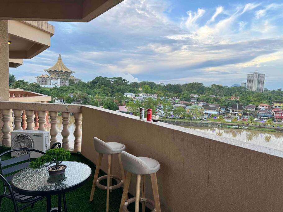 Riverbank Suite @ Waterfront KCH