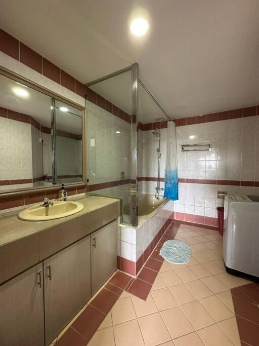 Riverbank Suite @ Waterfront KCH