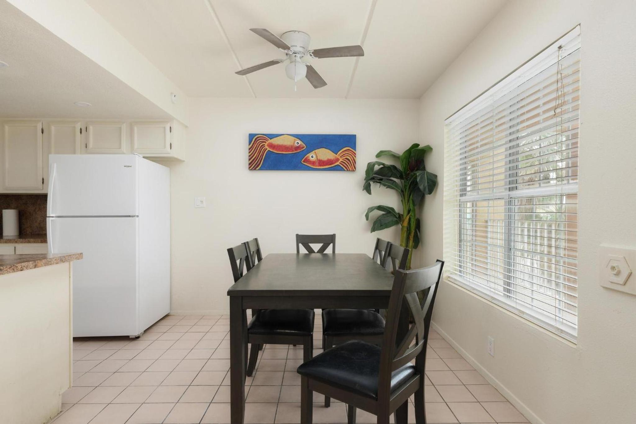 Lovely 2 Bed 2 Bath 2nd Floor Condo By Beach view 4