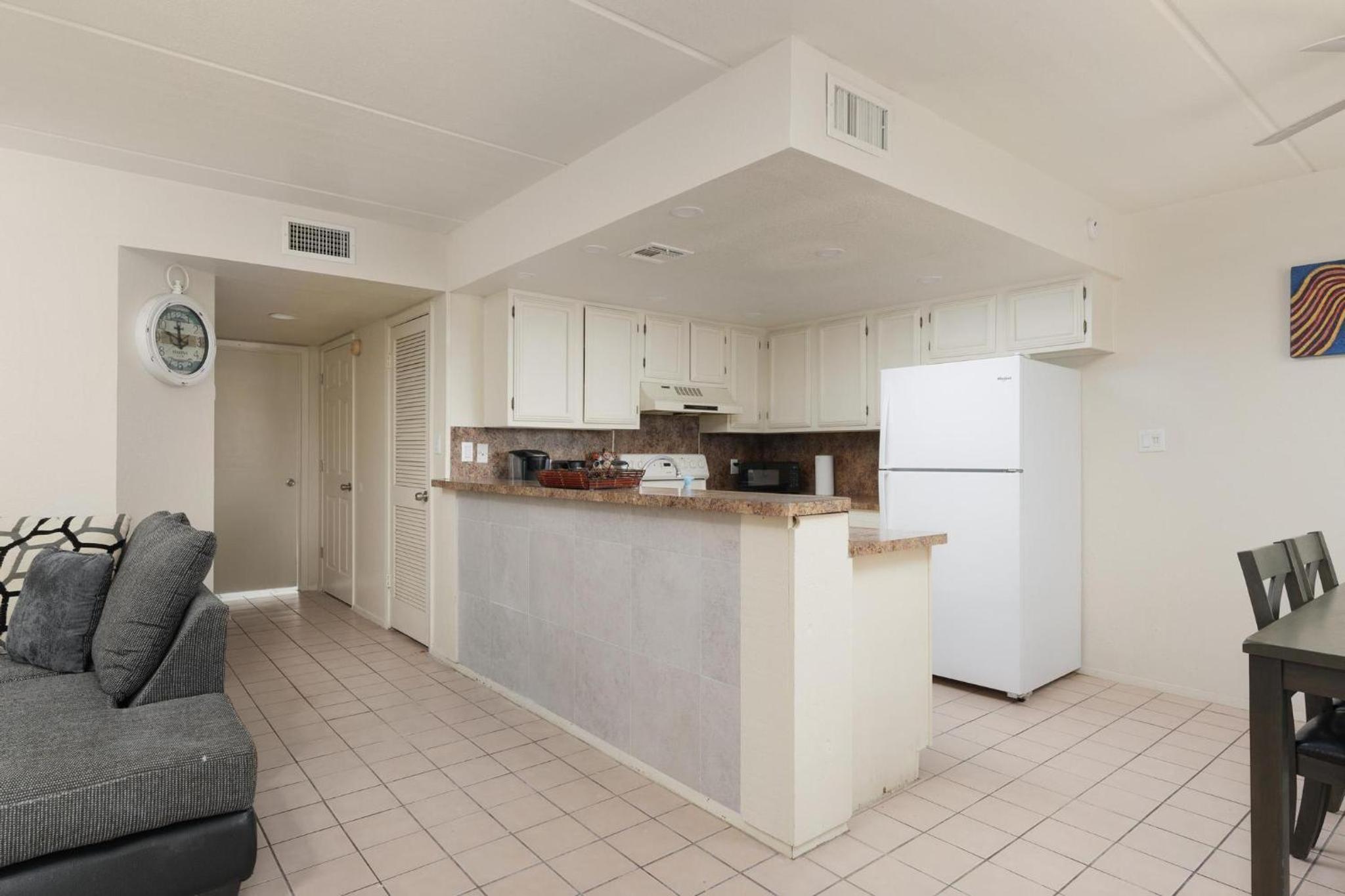 Lovely 2 Bed 2 Bath 2nd Floor Condo By Beach view 5