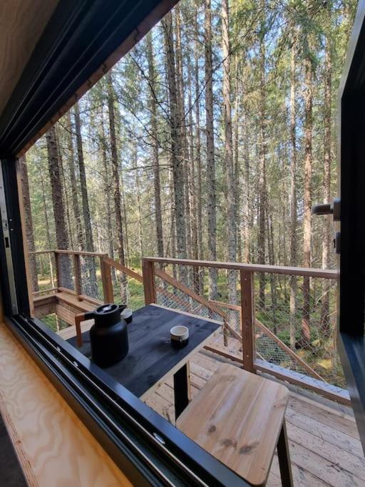 Treetop Ekne - Hytte i skogen med hengebru view 4