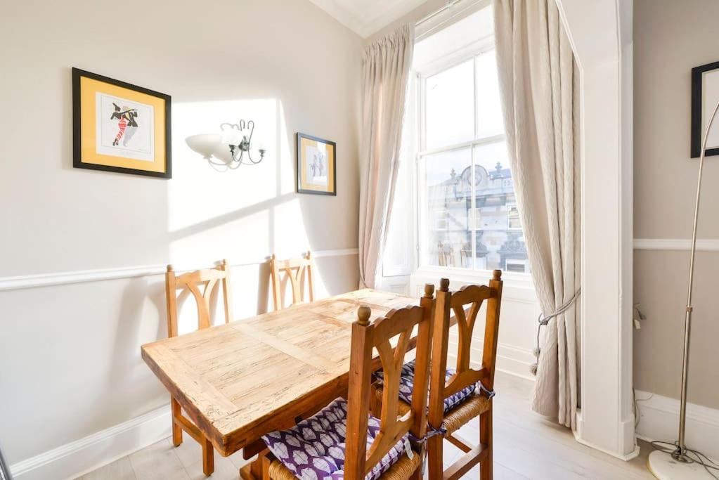 George IV Bridge - Superbly located 3 bedroom! view 4