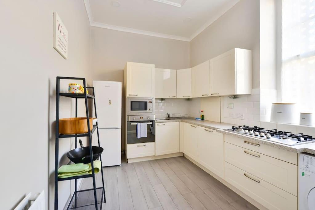 George IV Bridge - Superbly located 3 bedroom! view 5
