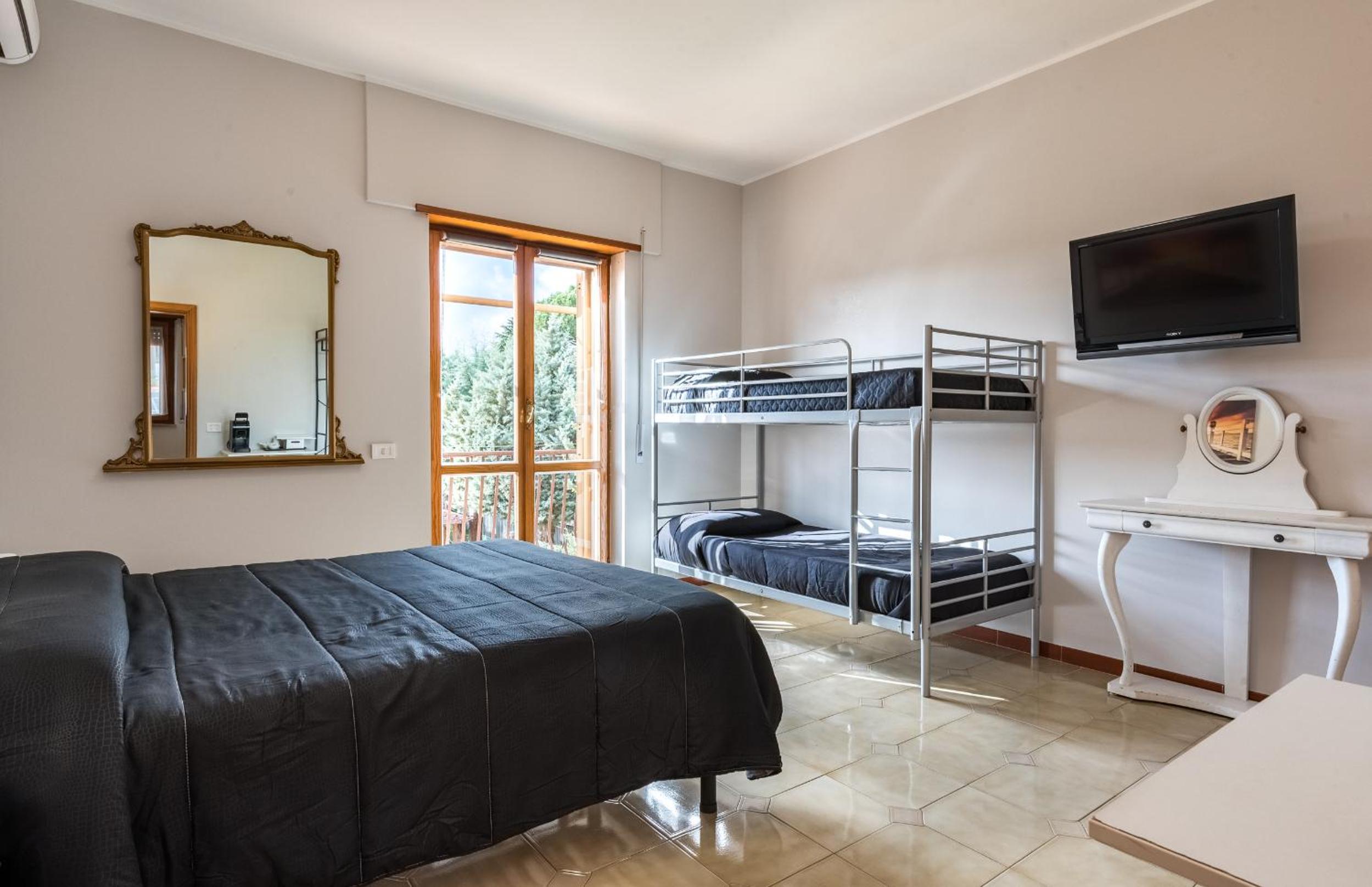 Travelershome Ciampino&Morena GuestHouse