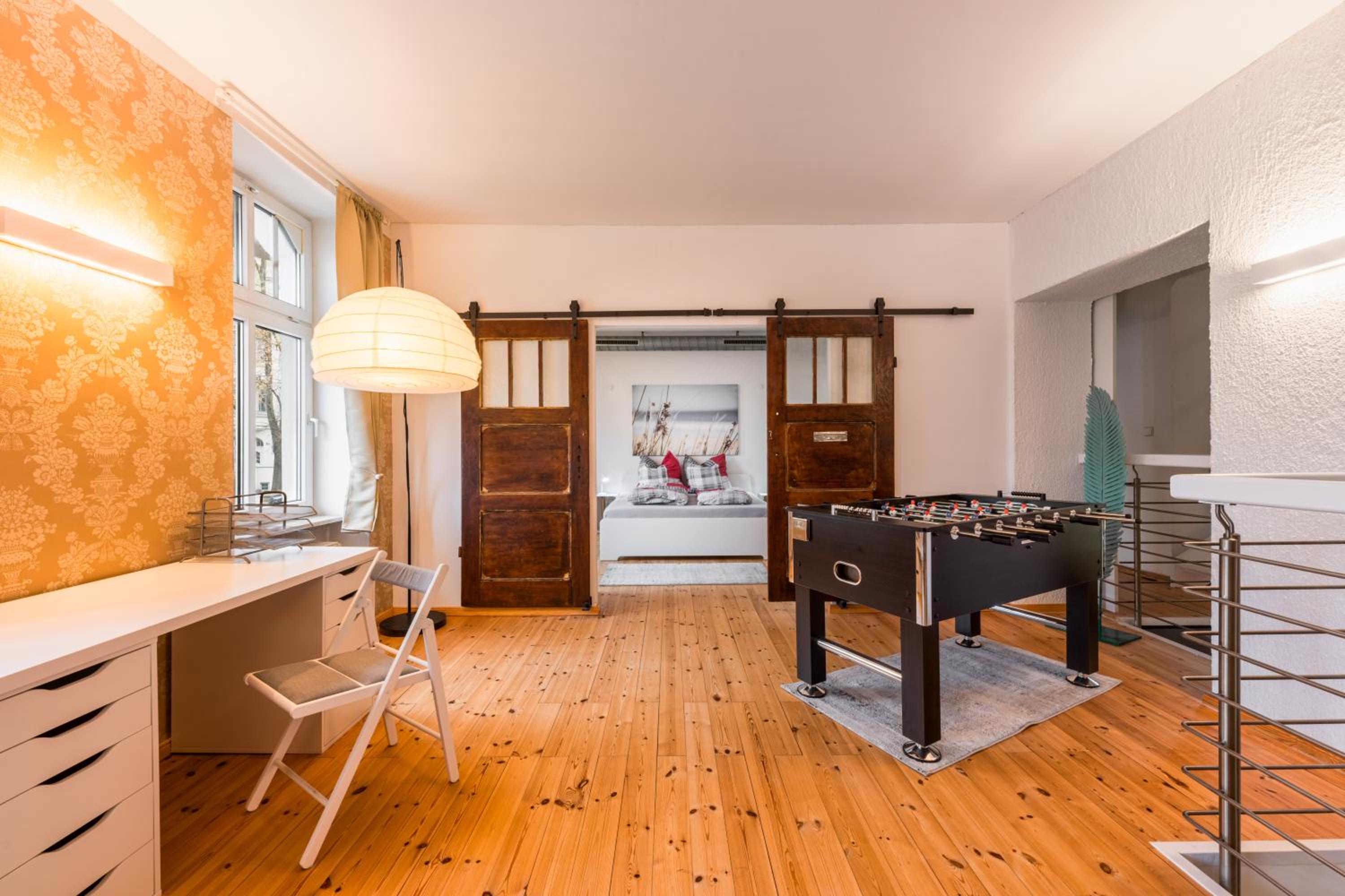 Exklusive und großzügige Wohnung 140 qm in Magdeburg TOP-Lage mit Kicker für bis zu 8 Personen