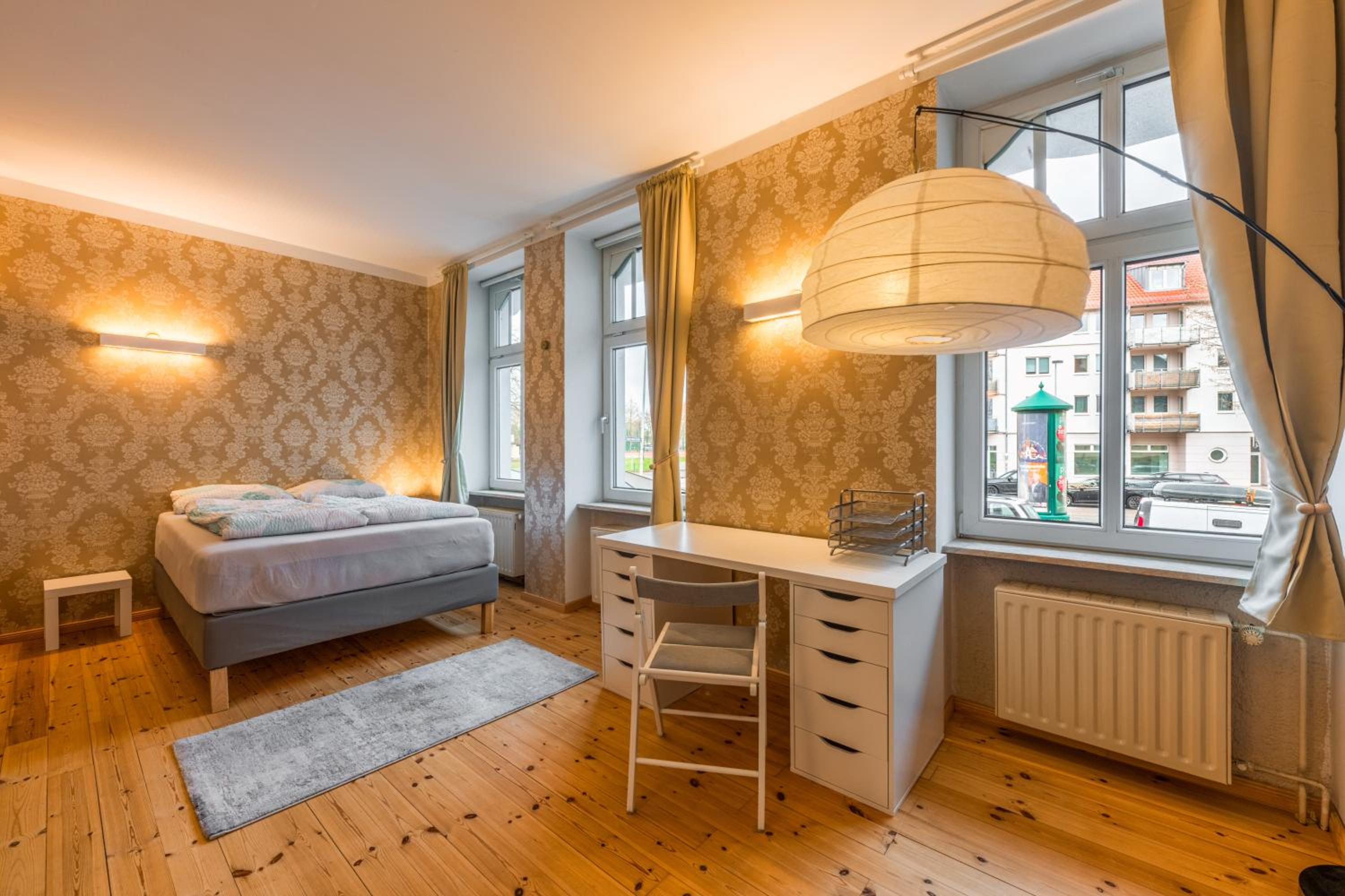 Exklusive und großzügige Wohnung 140 qm in Magdeburg TOP-Lage mit Kicker für bis zu 8 Personen