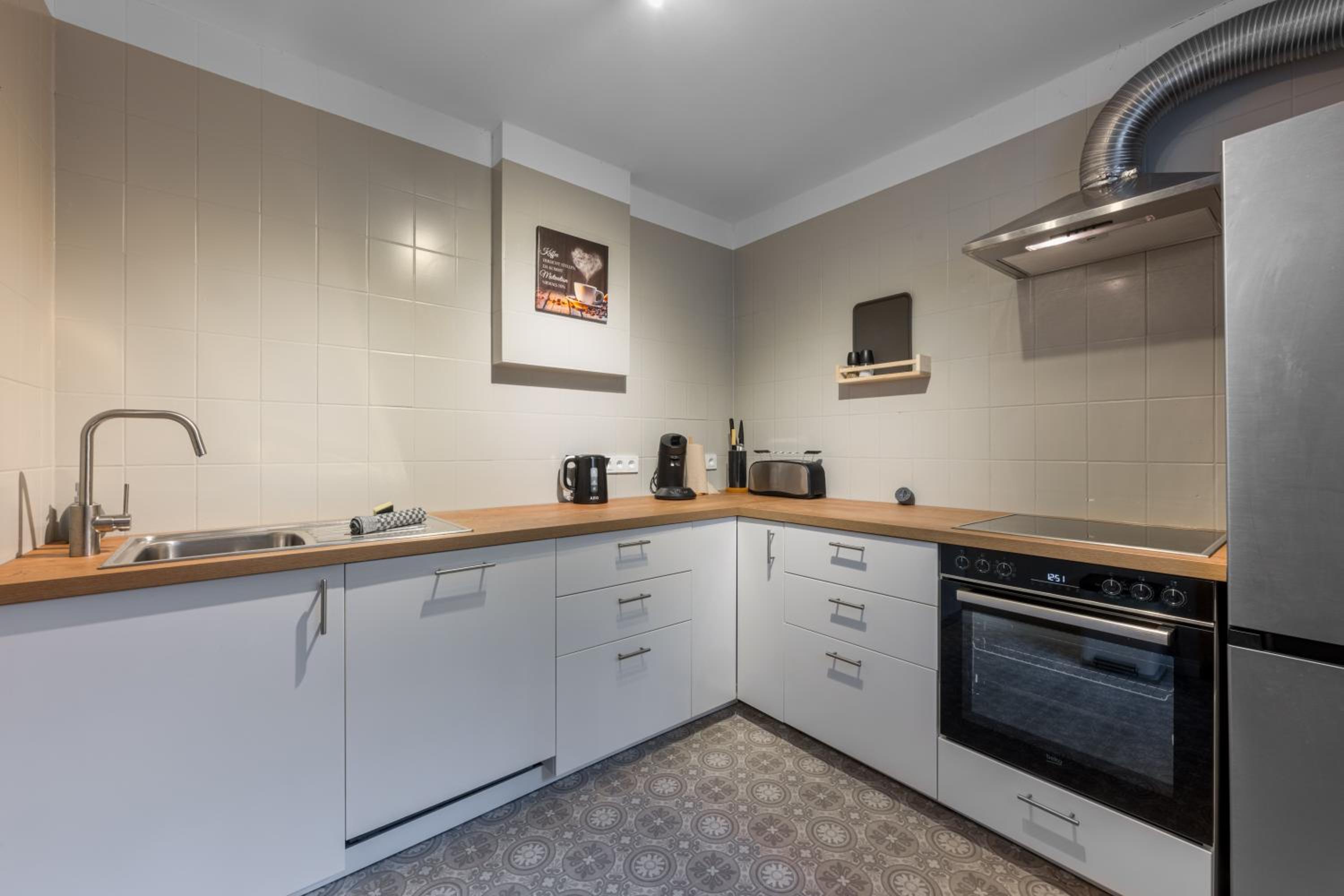Exklusive und großzügige Wohnung 140 qm in Magdeburg TOP-Lage mit Kicker für bis zu 8 Personen
