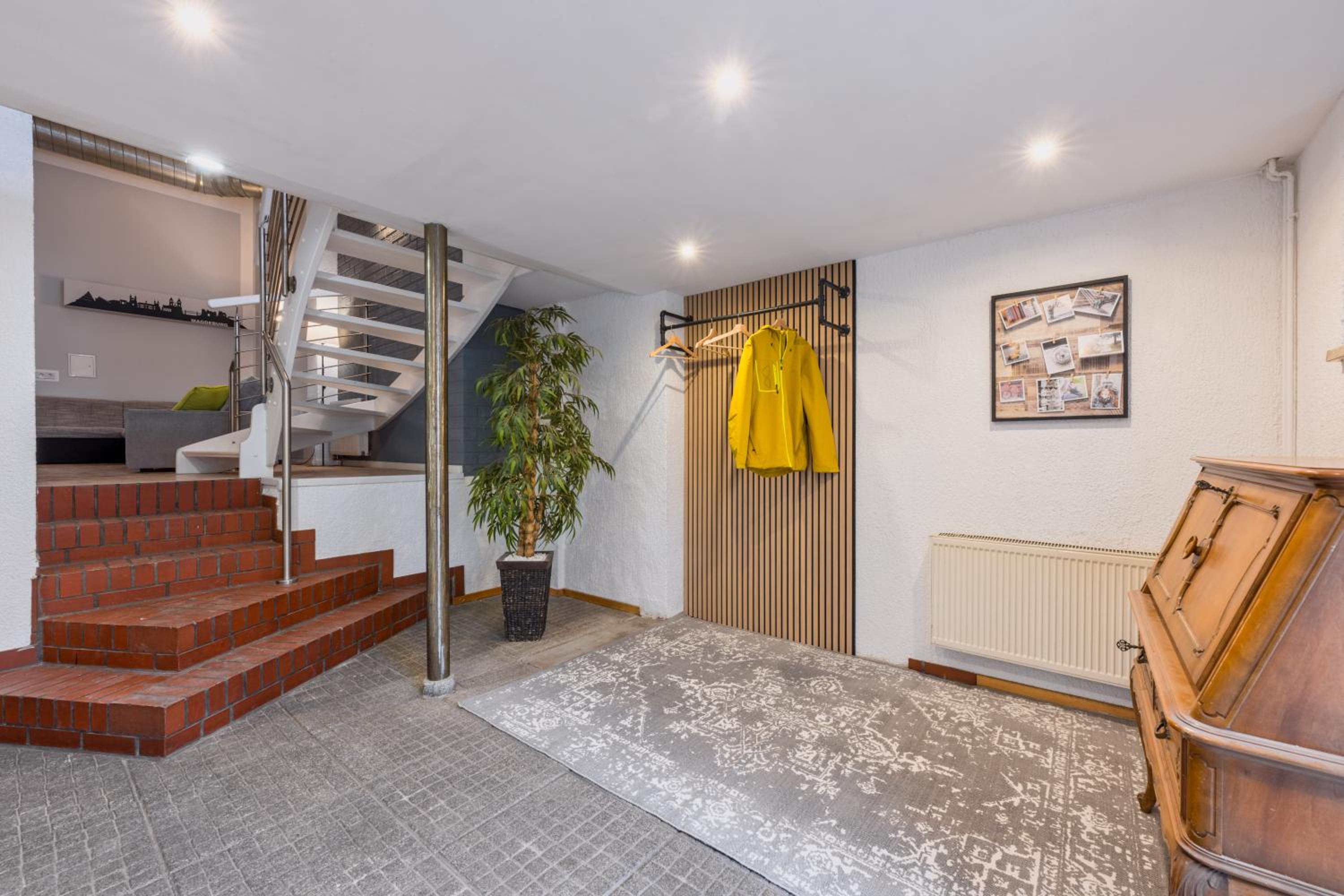 Exklusive und großzügige Wohnung 140 qm in Magdeburg TOP-Lage mit Kicker für bis zu 8 Personen