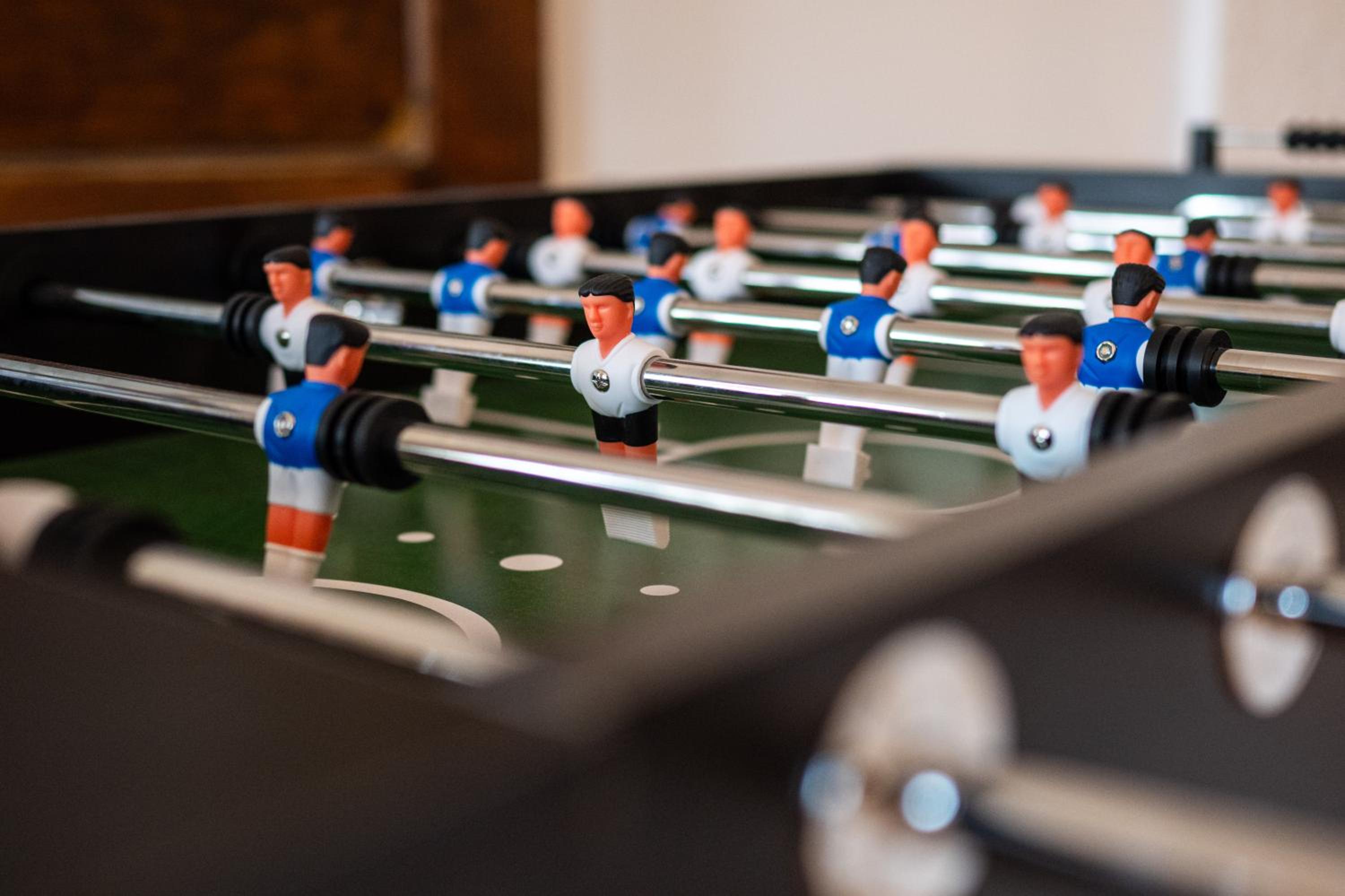 Exklusive und großzügige Wohnung 140 qm in Magdeburg TOP-Lage mit Kicker für bis zu 8 Personen