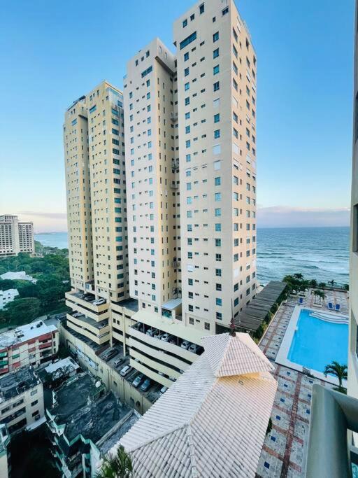 Apartamento con vista mar y la ciudad La Paz en Malecón Santo Domingo
