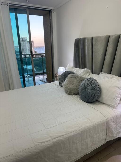 Apartamento con vista mar y la ciudad La Paz en Malecón Santo Domingo