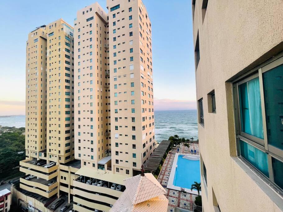 Apartamento con vista mar y la ciudad La Paz en Malecón Santo Domingo