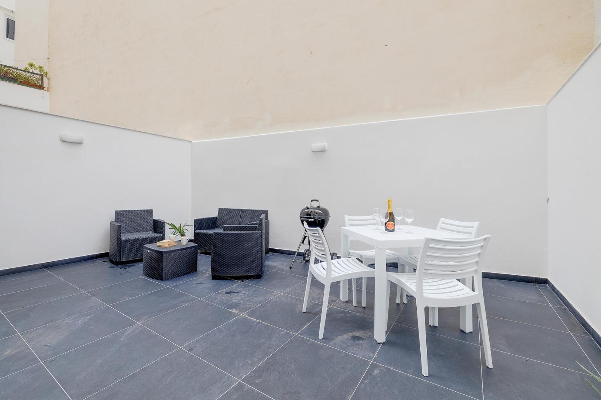 Sliema 2BR Great Location with Terrace