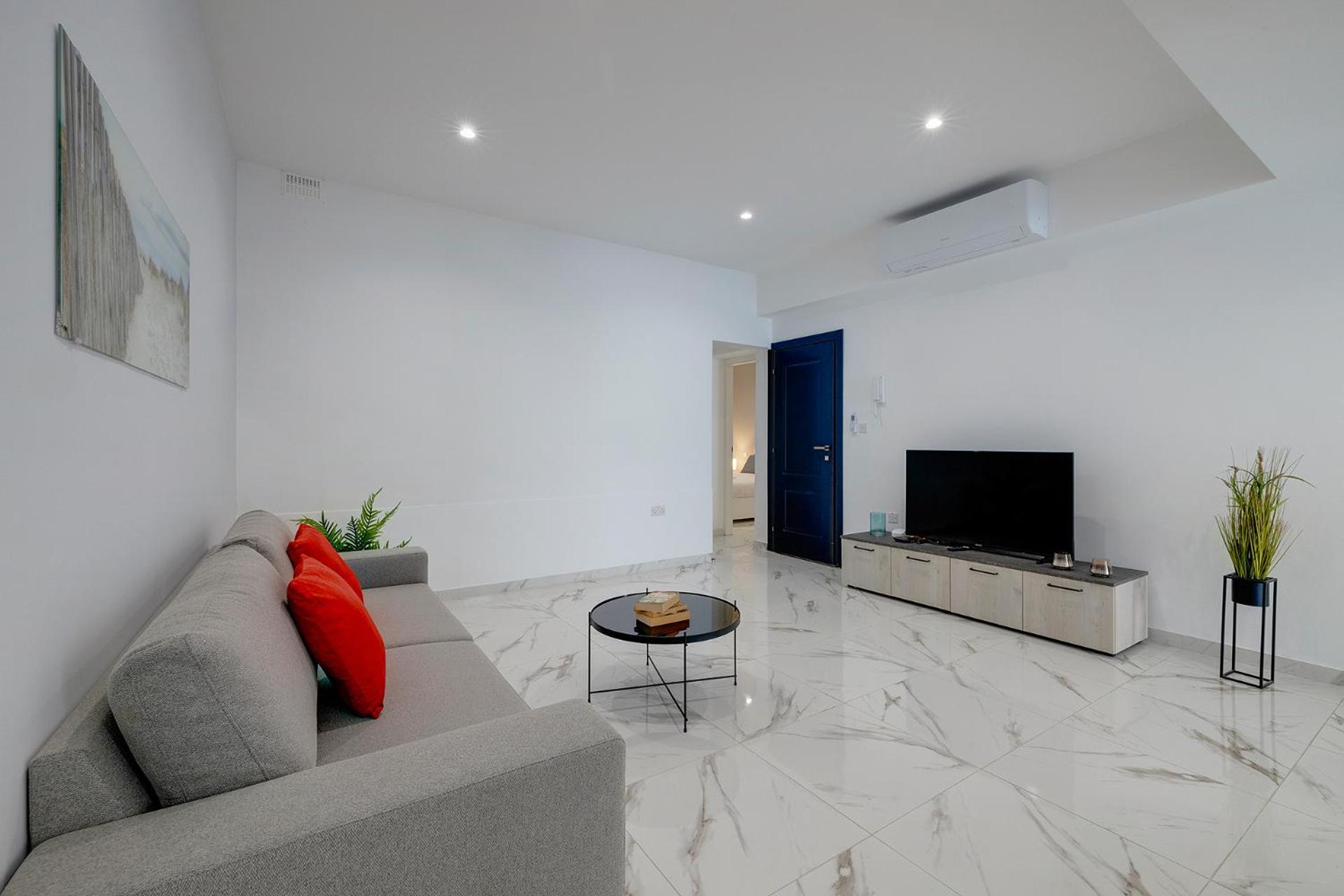 Sliema 2BR Great Location with Terrace