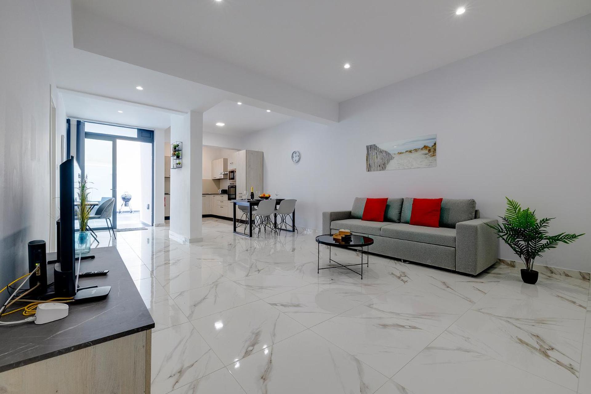 Sliema 2BR Great Location with Terrace