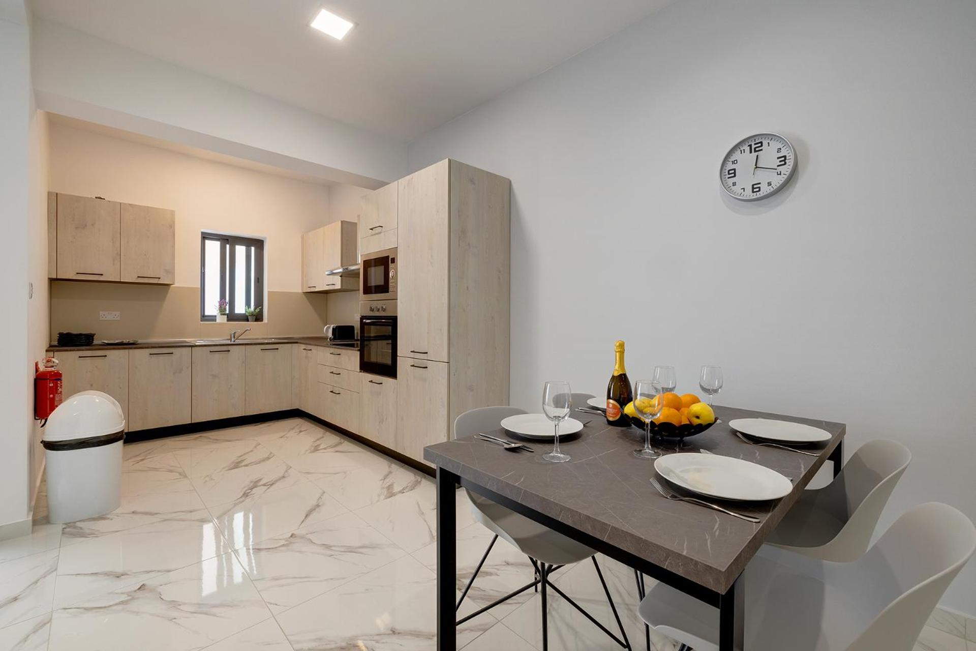 Sliema 2BR Great Location with Terrace