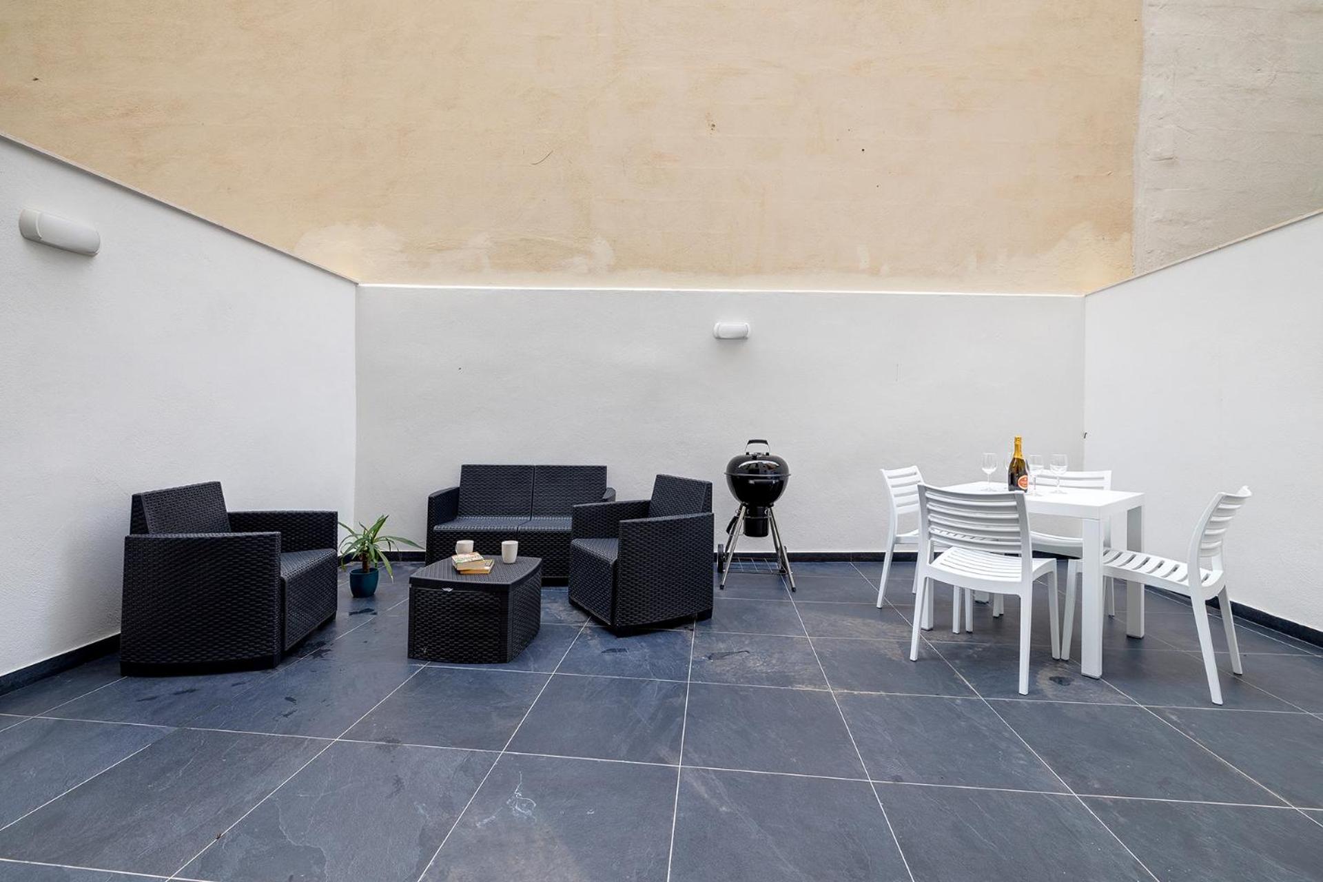 Sliema 2BR Great Location with Terrace