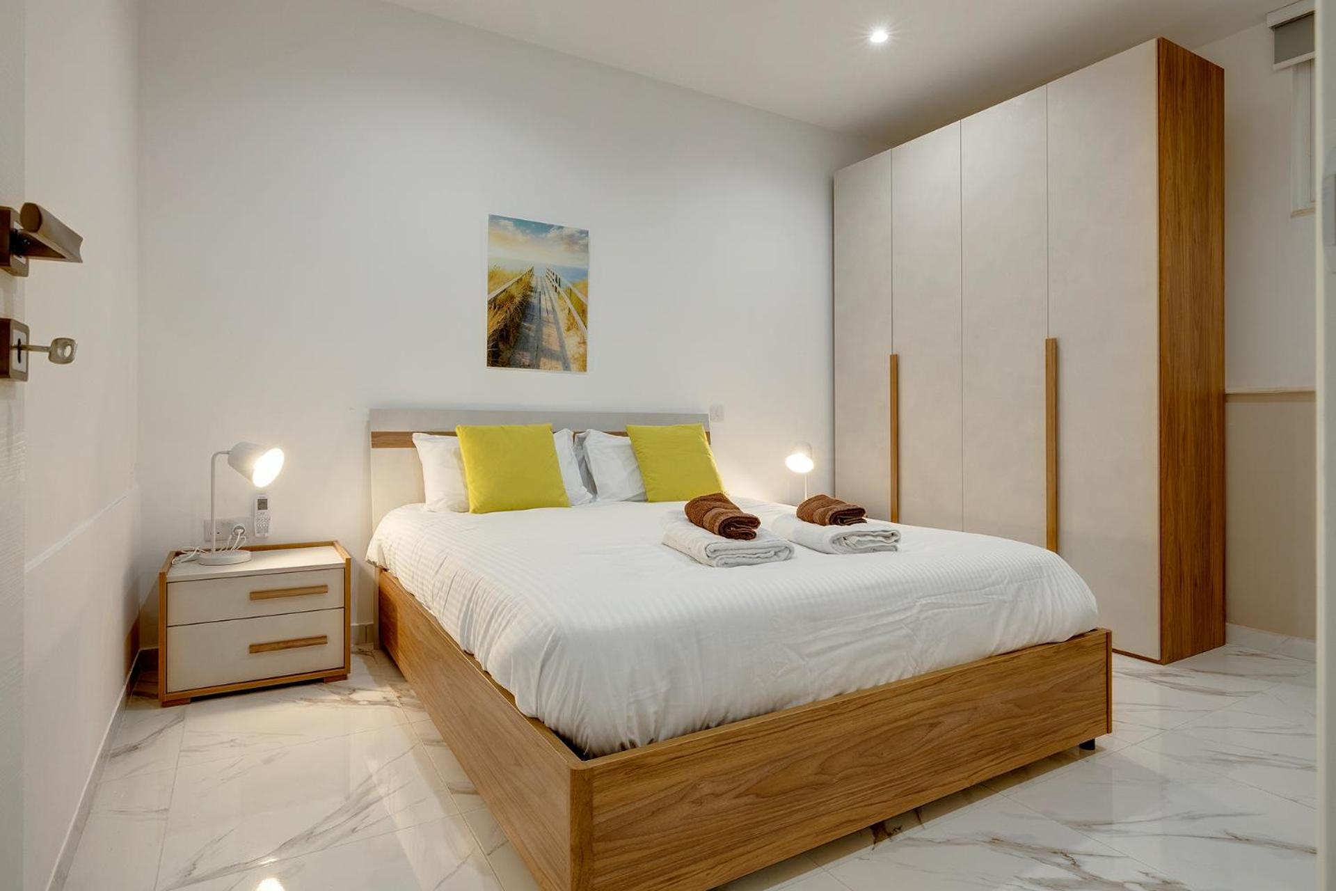 Sliema 2BR Great Location with Terrace