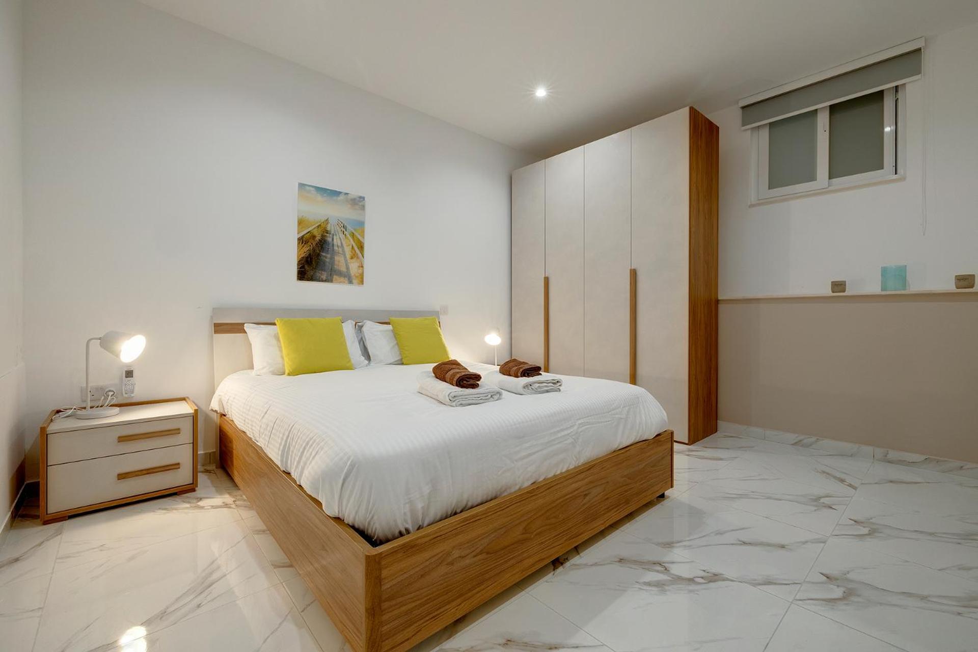 Sliema 2BR Great Location with Terrace