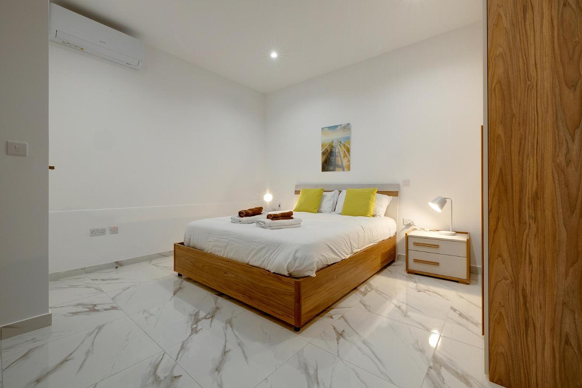 Sliema 2BR Great Location with Terrace