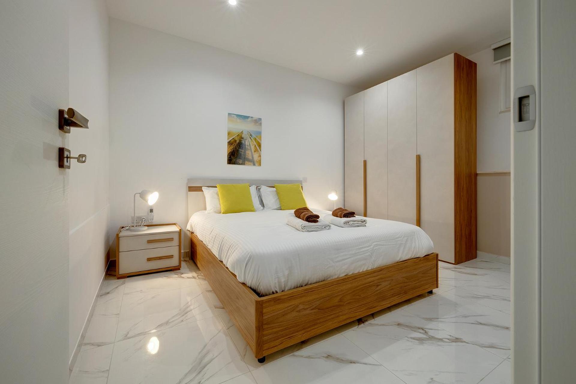Sliema 2BR Great Location with Terrace