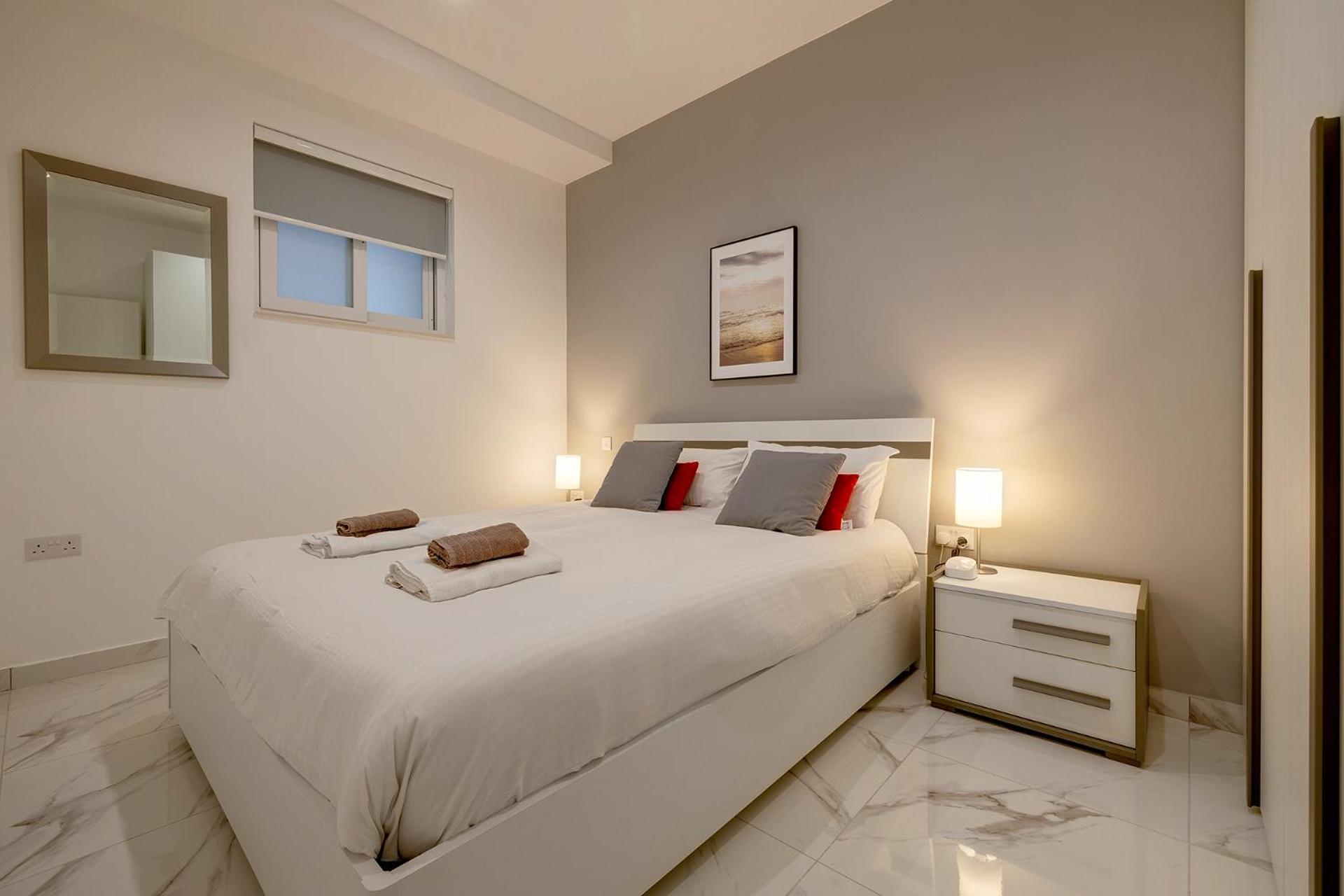 Sliema 2BR Great Location with Terrace
