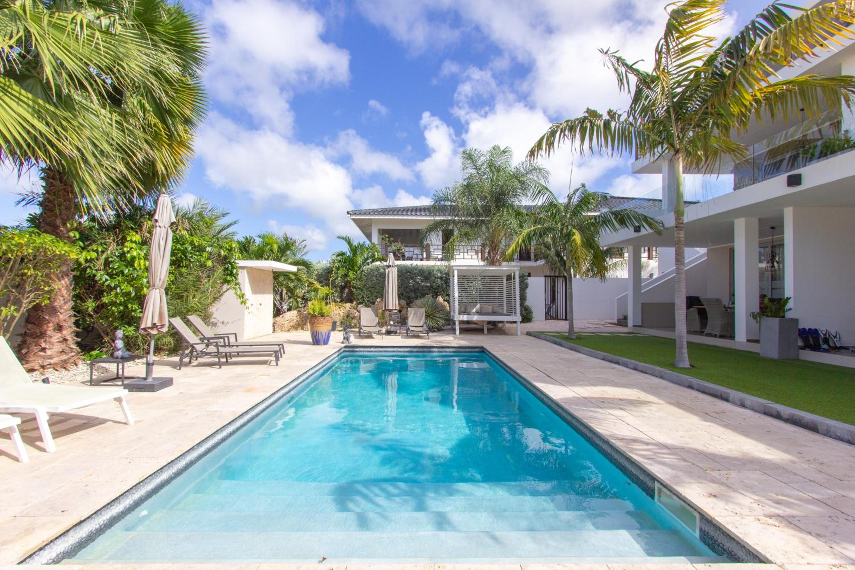 Goudhaen Luxury Private apartments Jan Thiel Beach
