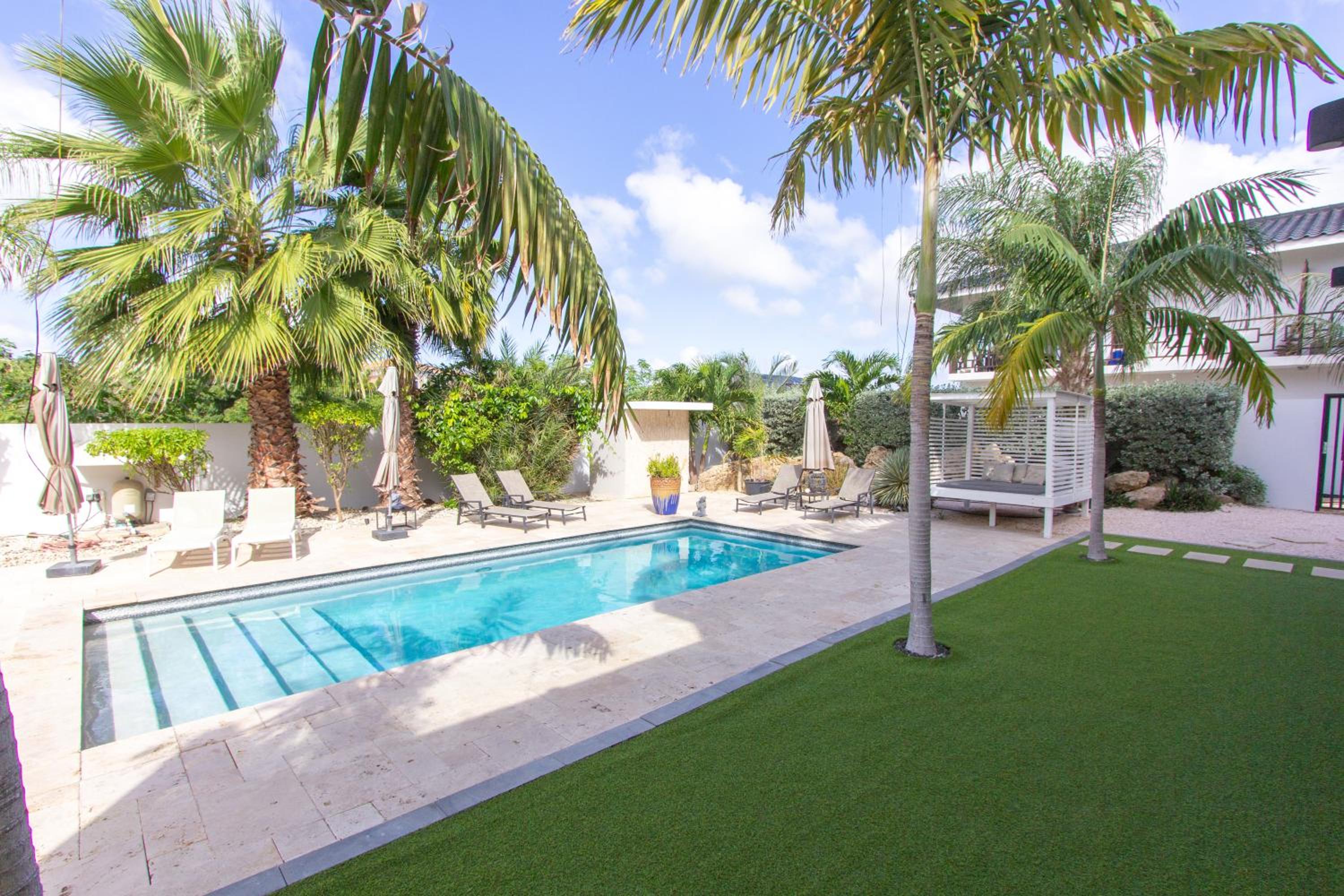 Goudhaen Luxury Private apartments Jan Thiel Beach