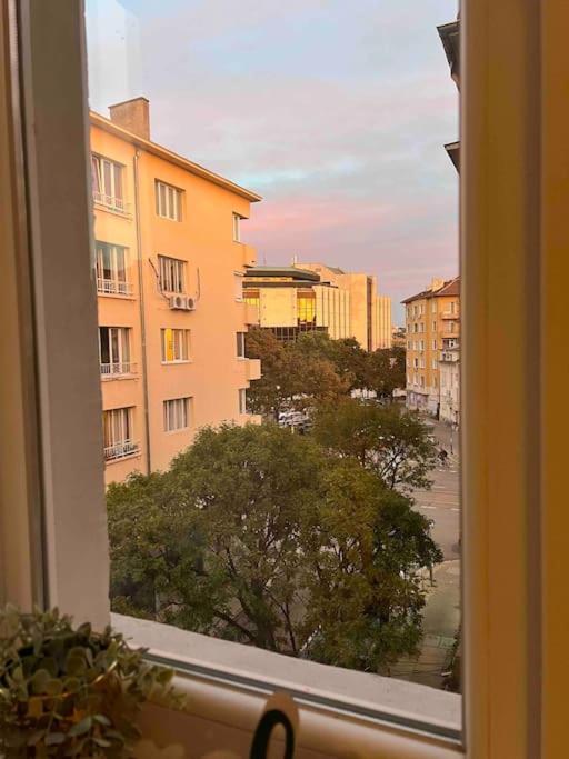 NEW! High-street stylish flat (NDK) FREE Parking