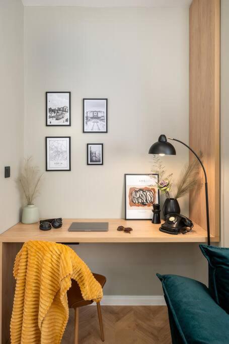 NEW! High-street stylish flat (NDK) FREE Parking