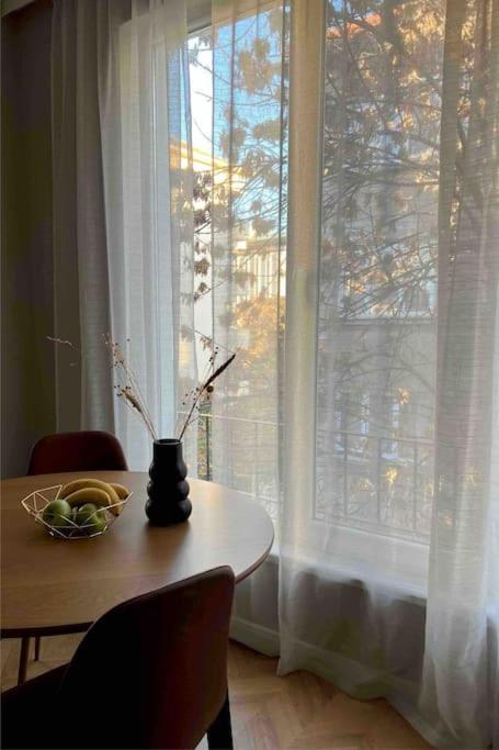 NEW! High-street stylish flat (NDK) FREE Parking