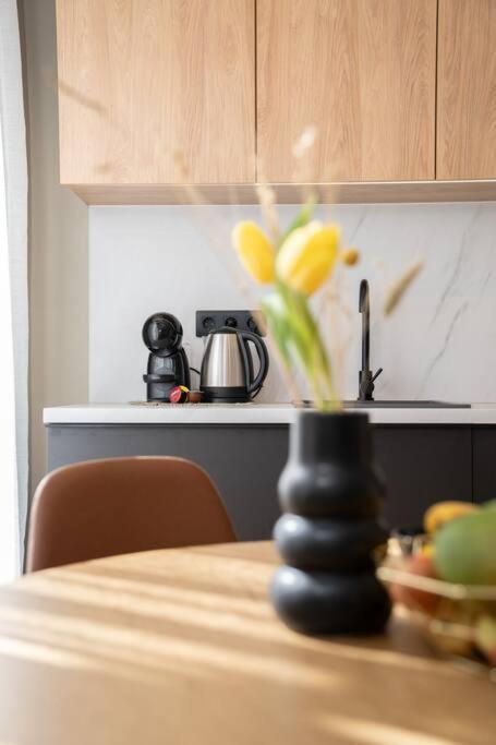 NEW! High-street stylish flat (NDK) FREE Parking