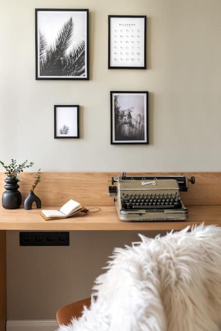 NEW! High-street stylish flat (NDK) FREE Parking