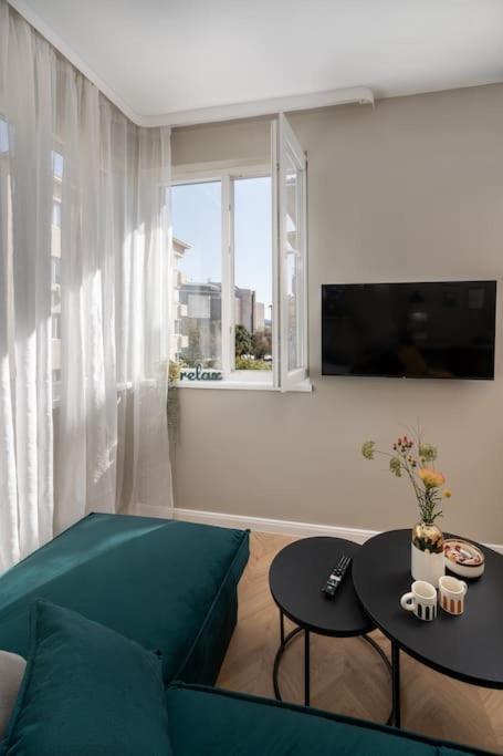 NEW! High-street stylish flat (NDK) FREE Parking