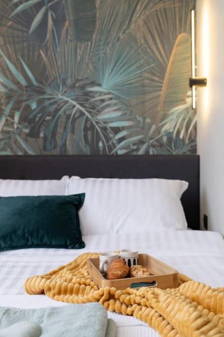NEW! High-street stylish flat (NDK) FREE Parking