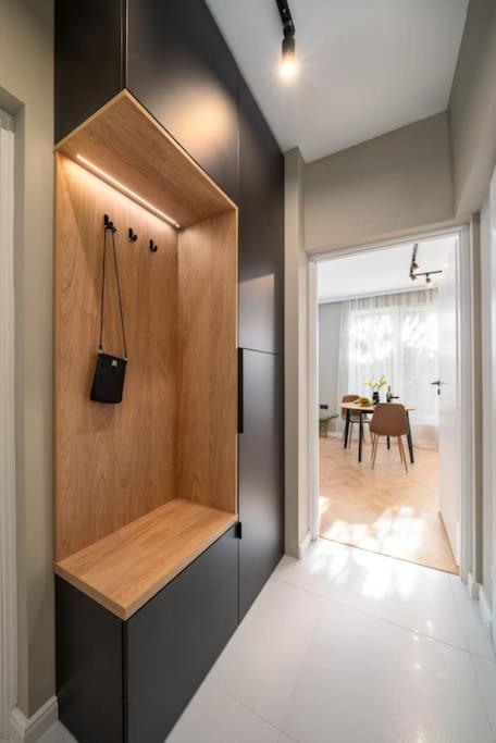 NEW! High-street stylish flat (NDK) FREE Parking
