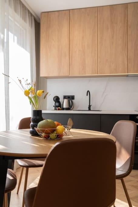 NEW! High-street stylish flat (NDK) FREE Parking