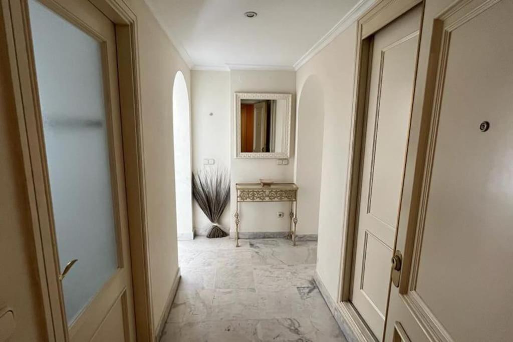 MARBELLA HOME RENTALS - Marina Banus, Puerto Banus, seaview, 2BR, parking & pool photo 4