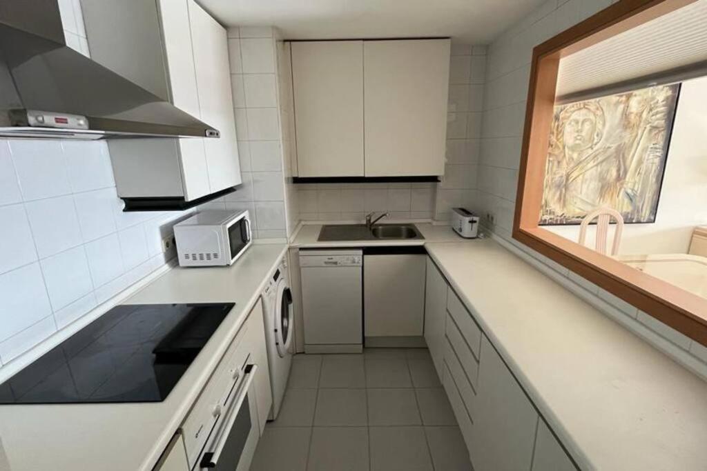 MARBELLA HOME RENTALS - Marina Banus, Puerto Banus, seaview, 2BR, parking & pool photo 5