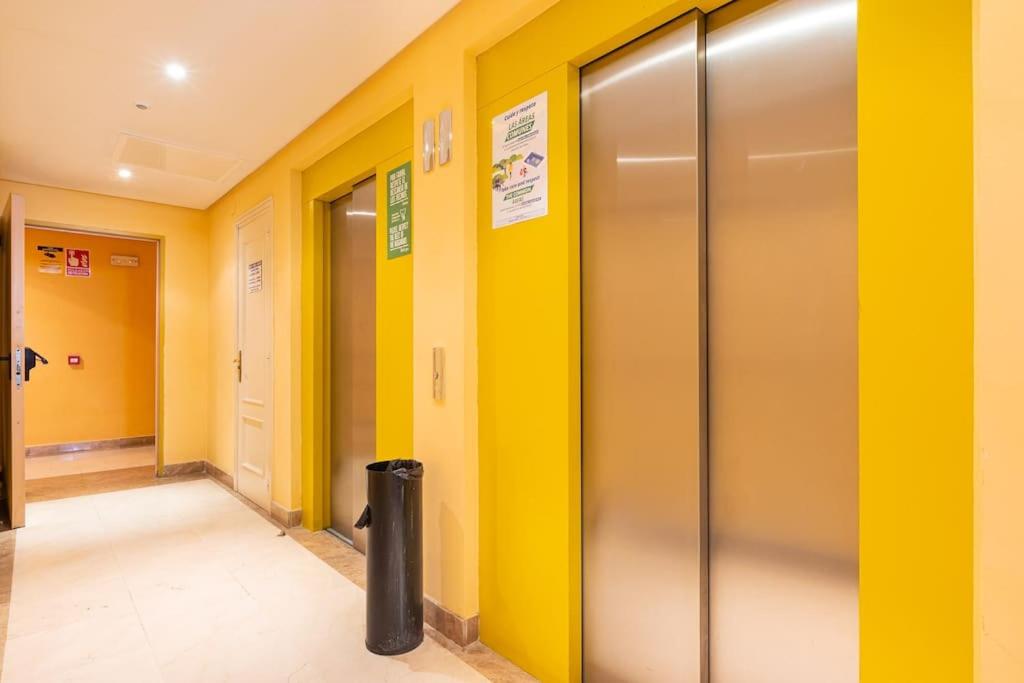 MARBELLA HOME RENTALS - Marina Banus, Puerto Banus, seaview, 2BR, parking & pool photo 3