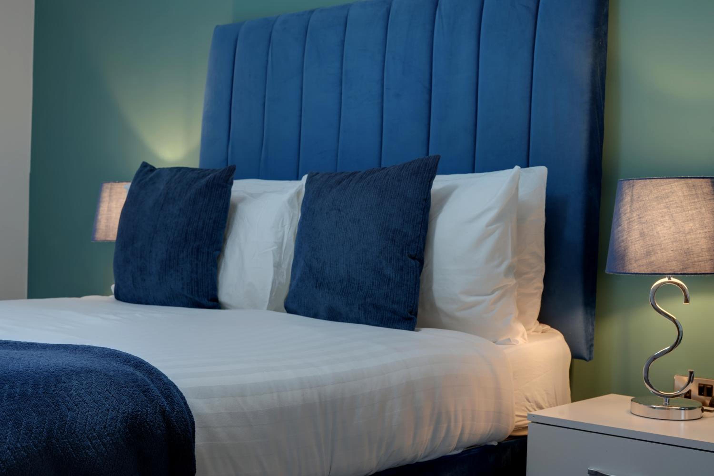 Stylish 2 Bed Apt 104 - City Centre, FREE Parking, Coffee Machine & Netflix - Hosted by Stay Host Save view 2