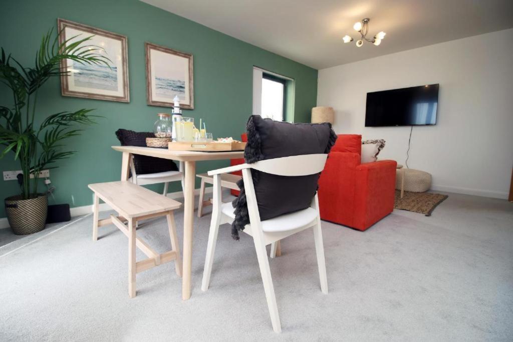 Observatory 2 bedroom apartment overlooking Beach view 2