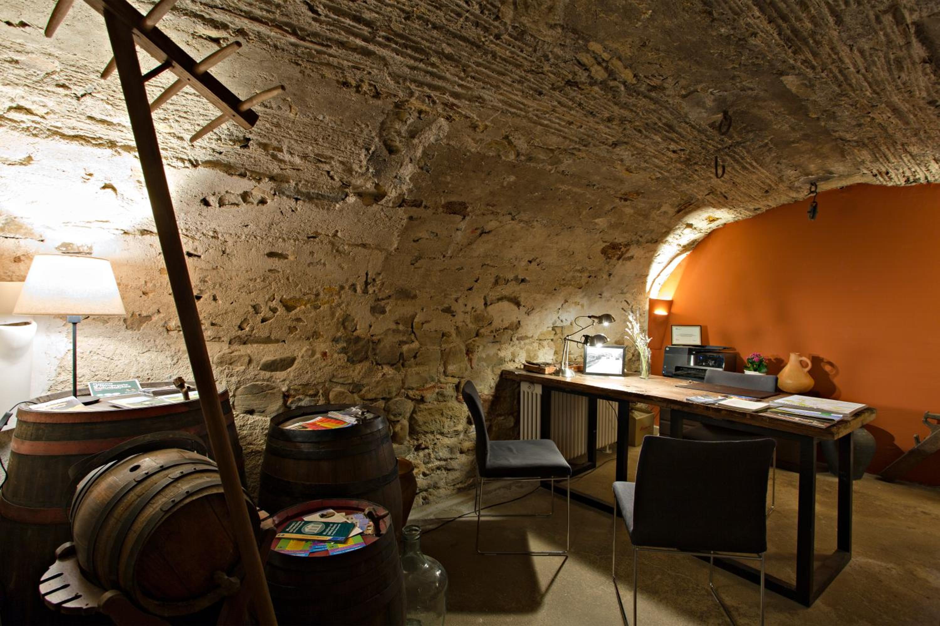 Encís d'Empordà -Adults Only-