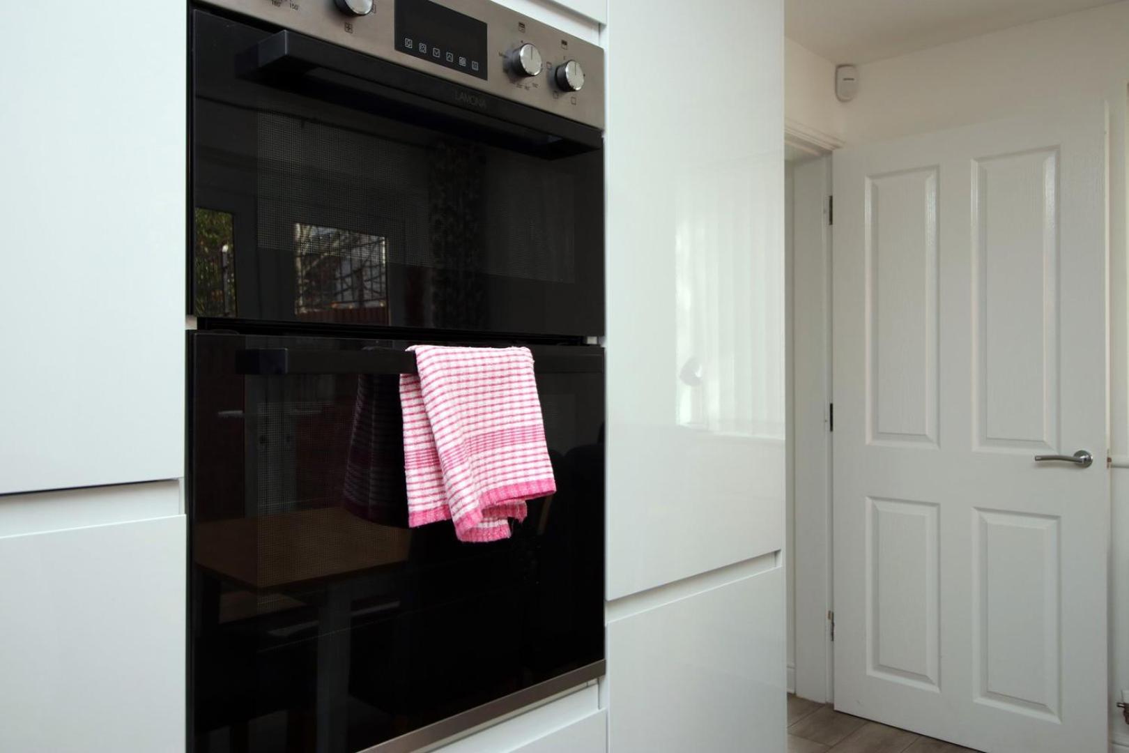 4BR Modern House | Free Parking | Cohost Partners view 5