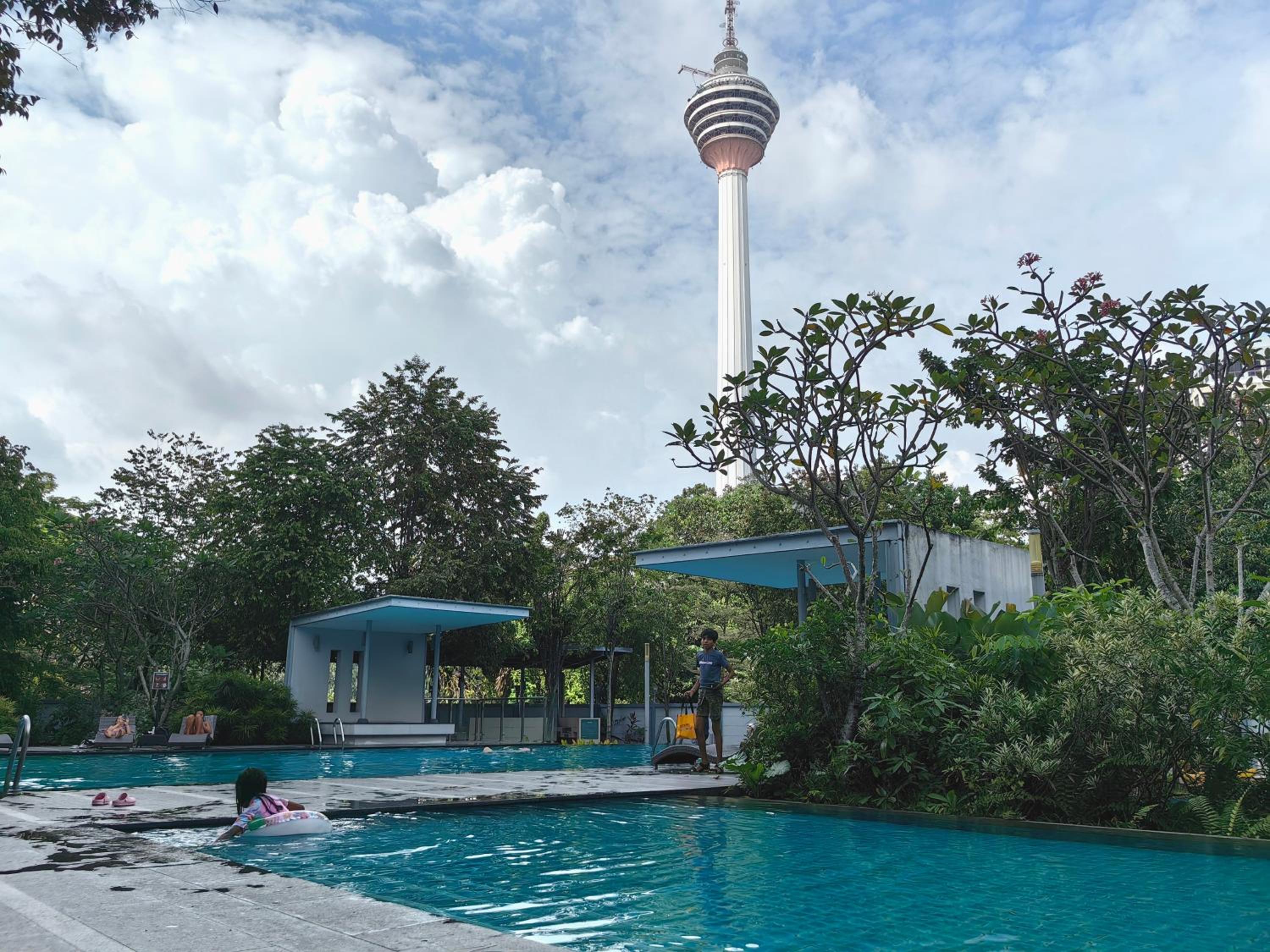 703 KLCC 5 minutes to Alor Street Ceylon Pavilion 3 Room Apt for 10 Pax