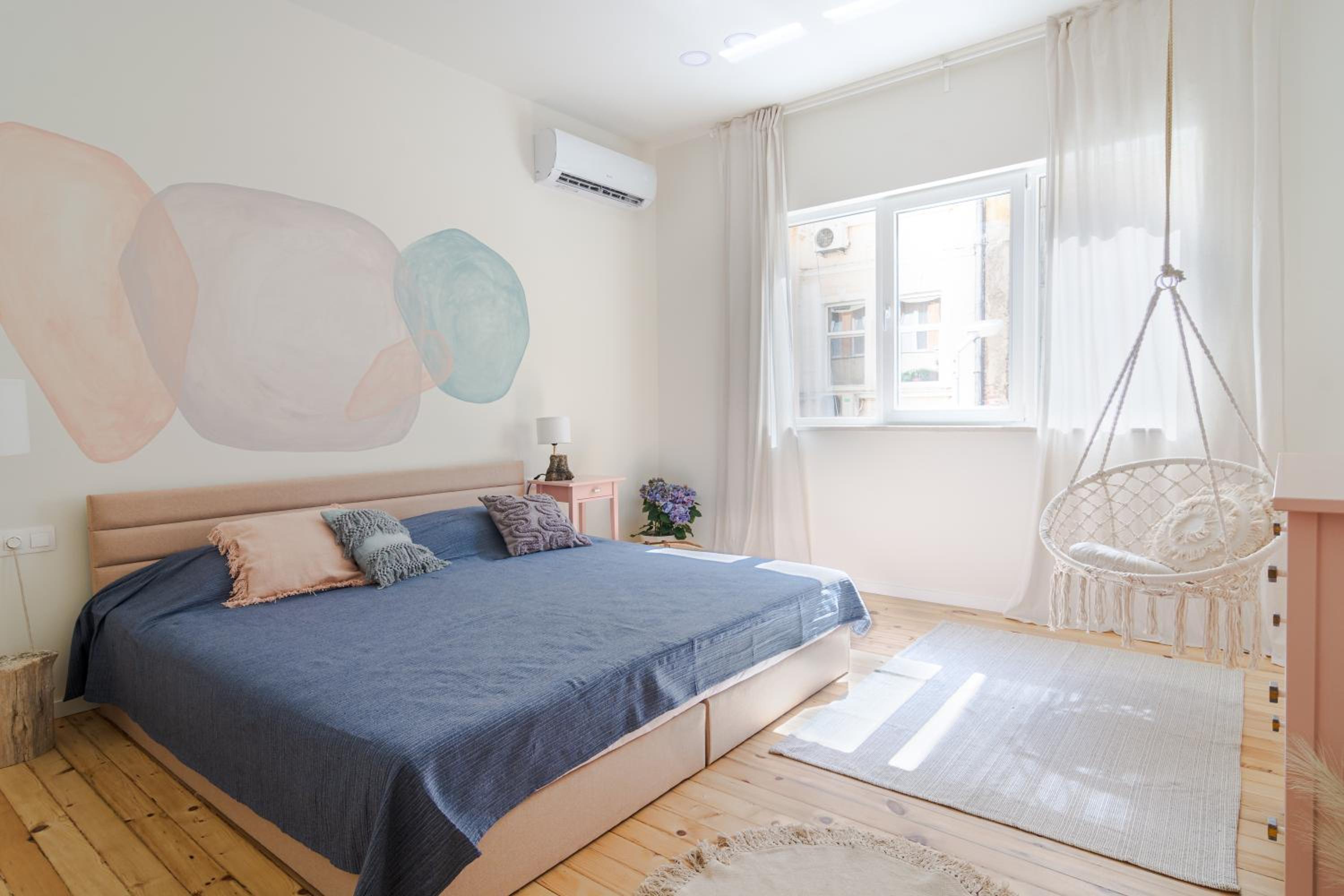 Little Perfection - Super King Size Bed - WiFi 200 Mbp