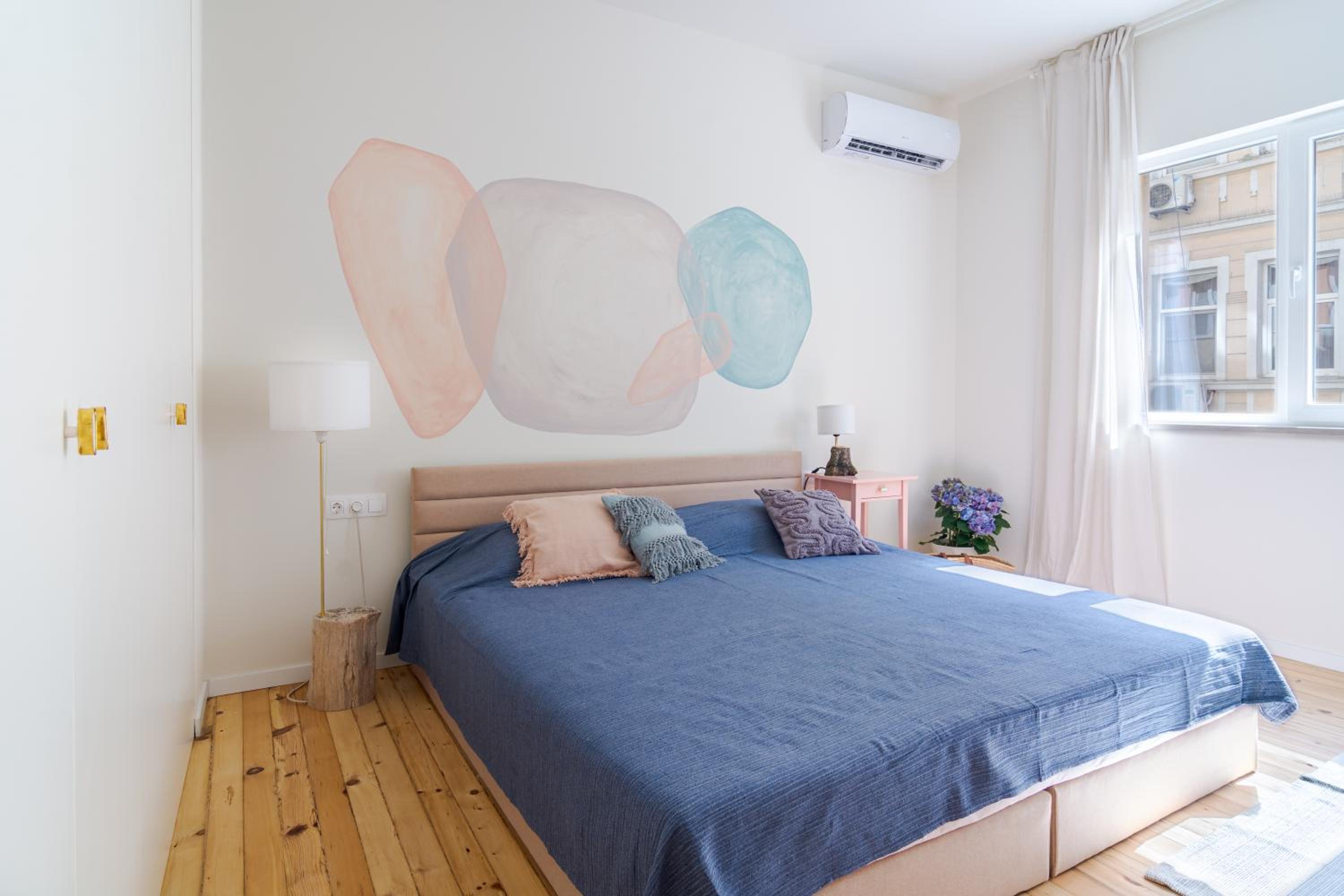 Little Perfection - Super King Size Bed - WiFi 200 Mbp